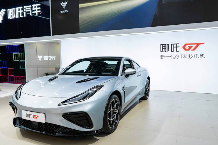 成都锦江区邦铭迈企业管理咨询哪吒汽车在智能汽车领域的表现，领途汽车在新能源汽车市场中的影响力